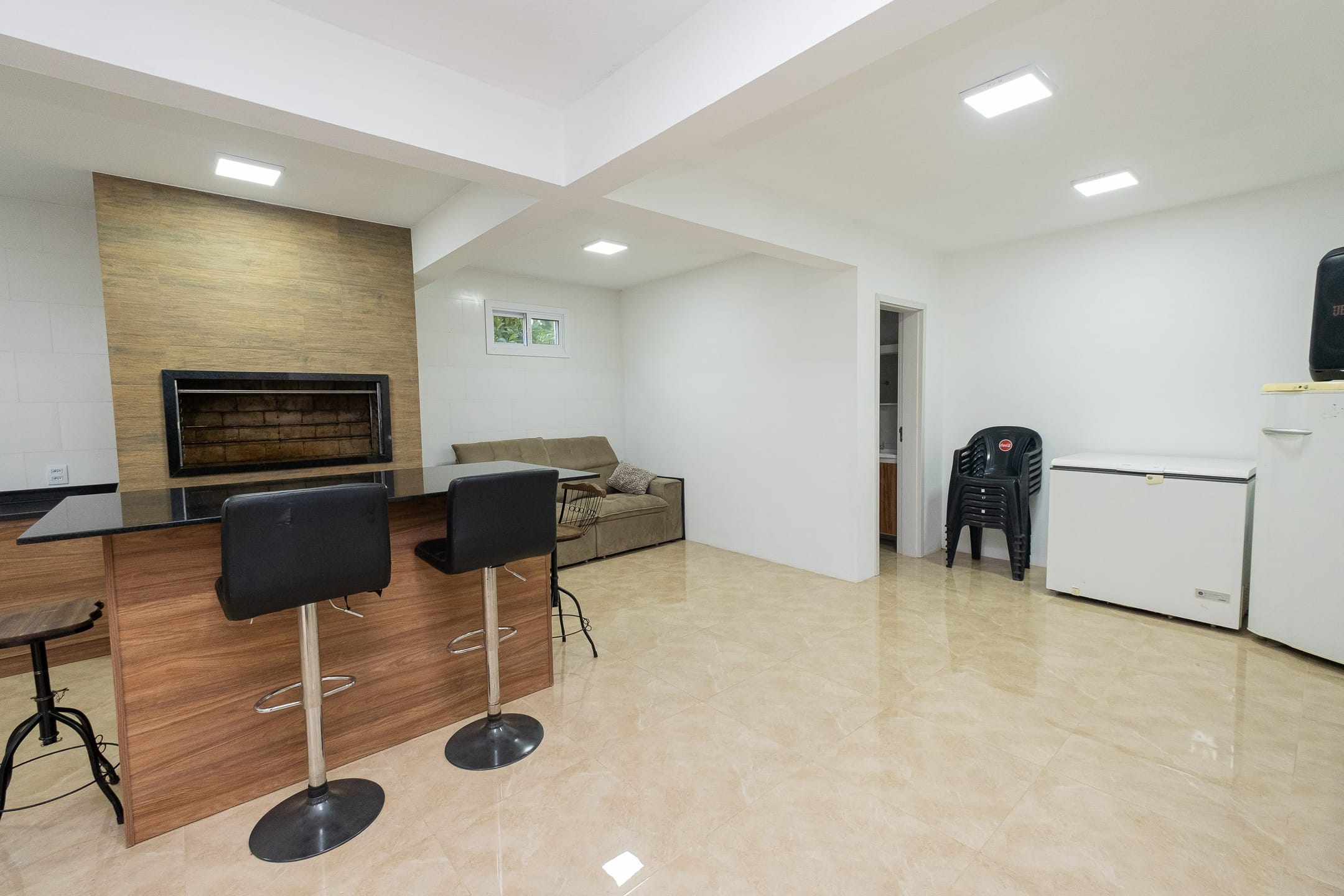 Casa à venda nas Três Vendas, Pelotas -  192 m², 3 quartos (sendo 1 suíte), móveis planejados, ampla área 
gourmet e com placas solares. - 9