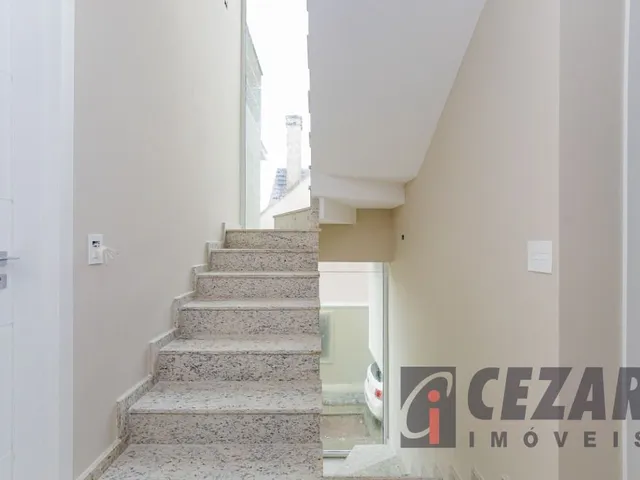 Casa 4 quartos e 3 banheiros, à venda, no bairro Bacacheri em Curitiba