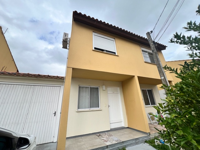 Sobrado com 126m² 2 quartos e 2 banheiros, à venda, no bairro Fragata em Pelotas