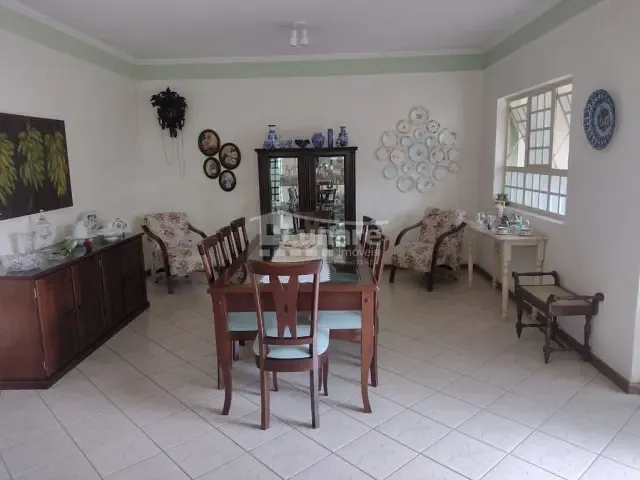 Sobrado com 275m² 3 quartos e 2 banheiros, à venda, no bairro Vila Oliveira em Mogi das Cruzes