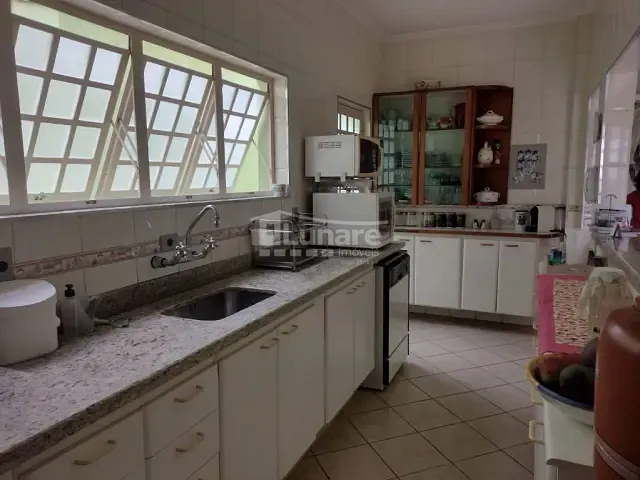 Sobrado com 275m² 3 quartos e 2 banheiros, à venda, no bairro Vila Oliveira em Mogi das Cruzes