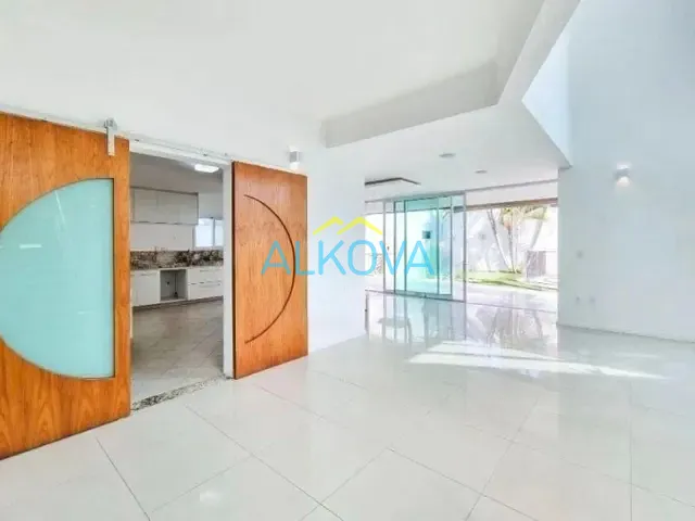 Sobrado com 450m² 4 quartos e 6 banheiros, à venda ou para alugar, no bairro Jardim Esplanada do Sol em São José dos Campos