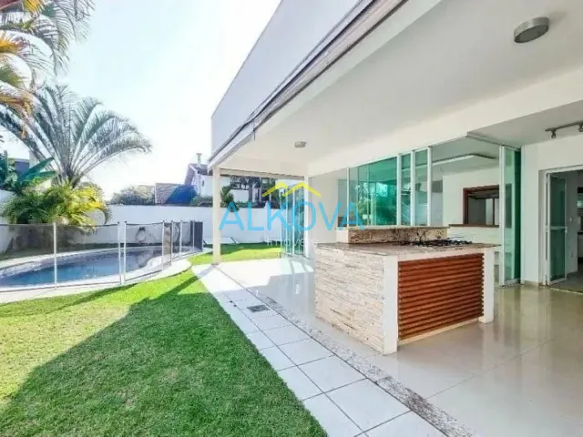 Sobrado com 450m² 4 quartos e 6 banheiros, à venda ou para alugar, no bairro Jardim Esplanada do Sol em São José dos Campos