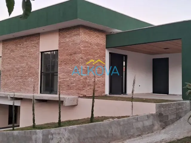 Sobrado com 300m² 4 quartos e 2 banheiros, à venda, no bairro Condomínio Residencial Mantiqueira em São José dos Campos