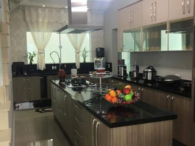 Sobrado com 250m² 3 quartos e 4 banheiros, à venda, no bairro Jardim Nayara em Embu das Artes