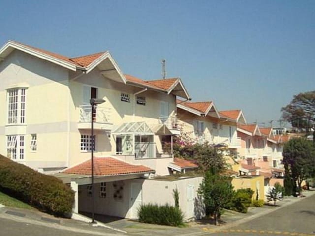 Sobrado com 220m² 3 quartos e 3 banheiros, à venda, no bairro Granja Viana em Cotia