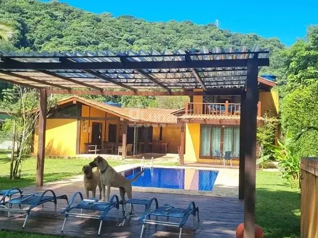 Sobrado com 1500m² 4 quartos e 6 banheiros, à venda, no bairro Praia de Camburí em São Sebastião