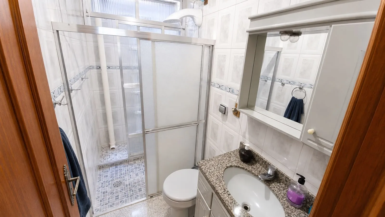 Casa à venda na Colina do Sol, Pelotas - 273 m², 5 quartos (sendo 1 suíte), lareira, espaço gourmet com churrasqueira, pátio e piscina. - 6