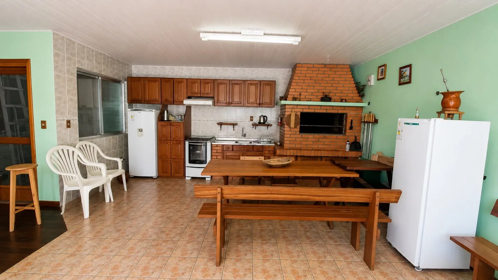Casa à venda na Colina do Sol, Pelotas - 273 m², 5 quartos (sendo 1 suíte), lareira, espaço gourmet com churrasqueira, pátio e piscina. - 9