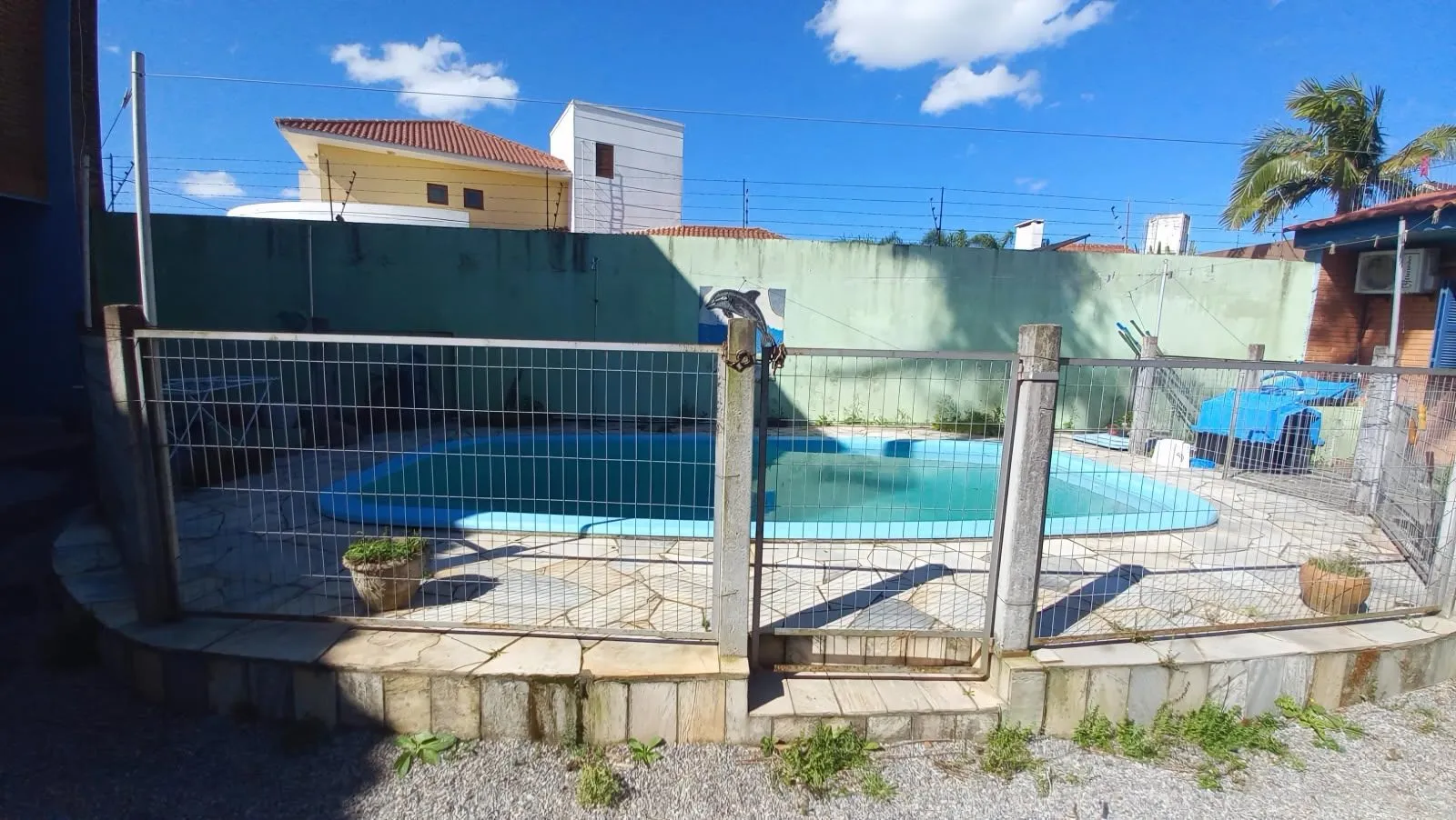 Casa à venda na Colina do Sol, Pelotas - 273 m², 5 quartos (sendo 1 suíte), lareira, espaço gourmet com churrasqueira, pátio e piscina. - 10