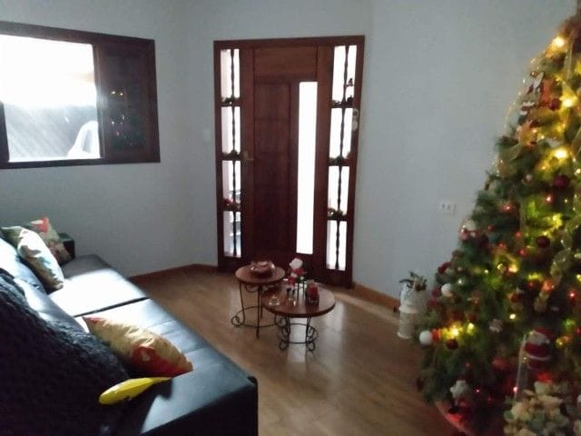Foto do Sobrado - Sobrado com 5 dormitórios para alugar, 200 m² por R$ 2.850,00/mês - Jardim Pararangaba - São José dos Campos/SP | INDEPENDENCE NEGOCIOS IMOBILIARIOS LTDA