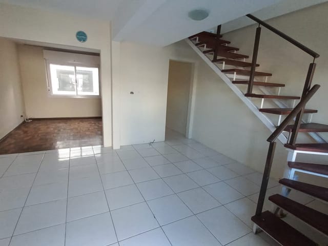 Sobrado com 150m² 3 quartos e 2 banheiros, à venda, no bairro Três Vendas em Pelotas