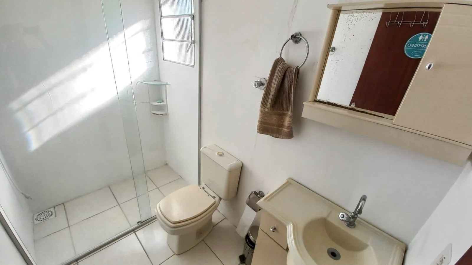 Casa à venda nas Três Vendas, Pelotas - 160 m², 3 quartos, cozinha planejada, churrasqueira e amplo terraço. - 10