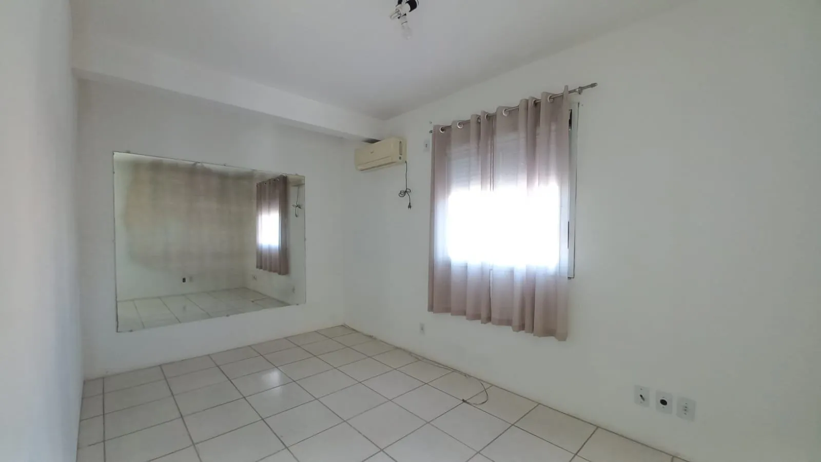 Casa à venda nas Três Vendas, Pelotas - 160 m², 3 quartos, cozinha planejada, churrasqueira e amplo terraço. - 7