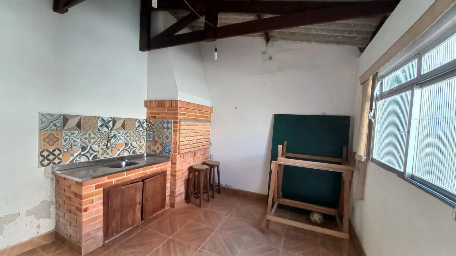 Casa à venda nas Três Vendas, Pelotas - 160 m², 3 quartos, cozinha planejada, churrasqueira e amplo terraço. - 11
