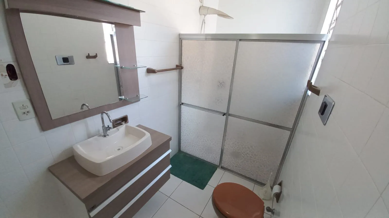Casa à venda nas Três Vendas, Pelotas - 160 m², 3 quartos, cozinha planejada, churrasqueira e amplo terraço. - 6