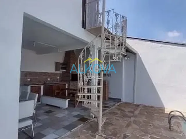 Sobrado com 394m² 5 quartos e 3 banheiros, à venda, no bairro Bosque dos Eucaliptos em São José dos Campos
