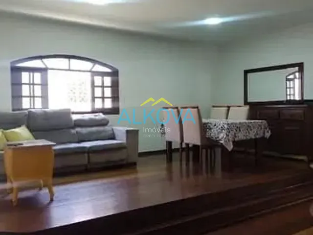 Sobrado com 394m² 5 quartos e 3 banheiros, à venda, no bairro Bosque dos Eucaliptos em São José dos Campos