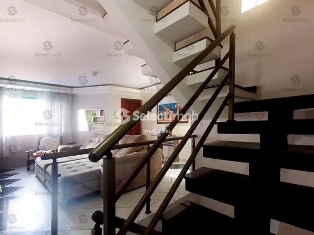 Sobrado com 125m² 4 quartos e 2 banheiros, à venda, no bairro Parque São Vicente em Mauá