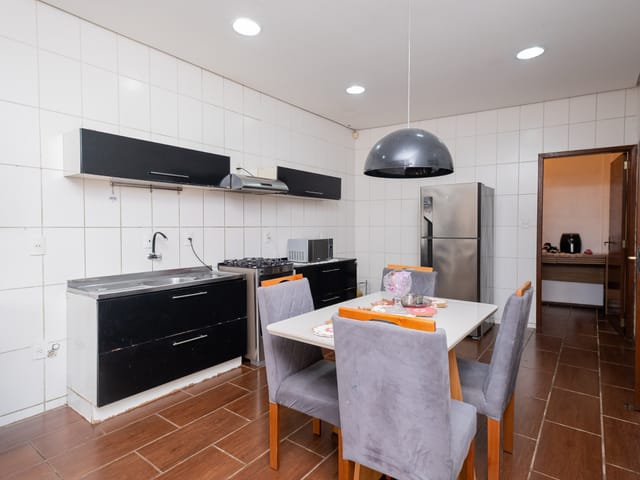 Sobrado com 500m² 3 quartos e 4 banheiros, à venda, no bairro Laranjal em Pelotas