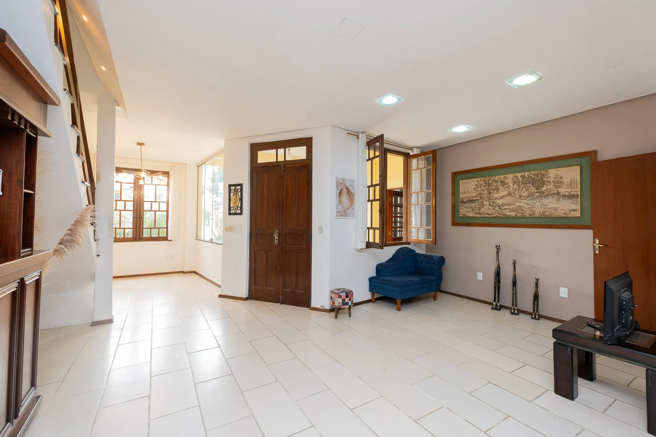 OCULTO Casa à venda no Recanto de Portugal, Laranjal - 283 m², 3 quartos (sendo 1 suíte), móveis planejados e pátio com piscina. 3