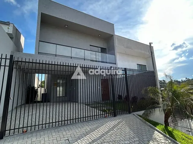 Sobrado 3 quartos e 4 banheiros, à venda, no bairro Estrela em Ponta Grossa