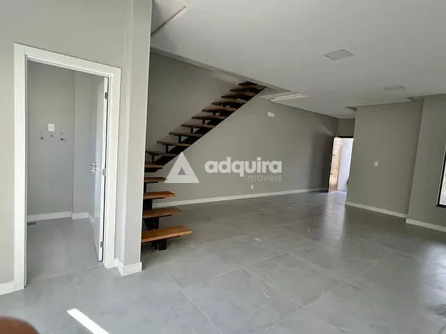 Sobrado 3 quartos e 4 banheiros, à venda, no bairro Estrela em Ponta Grossa