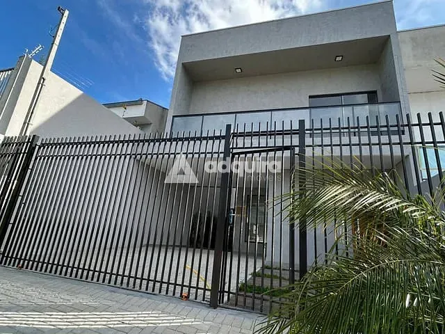Sobrado 3 quartos e 4 banheiros, à venda, no bairro Estrela em Ponta Grossa