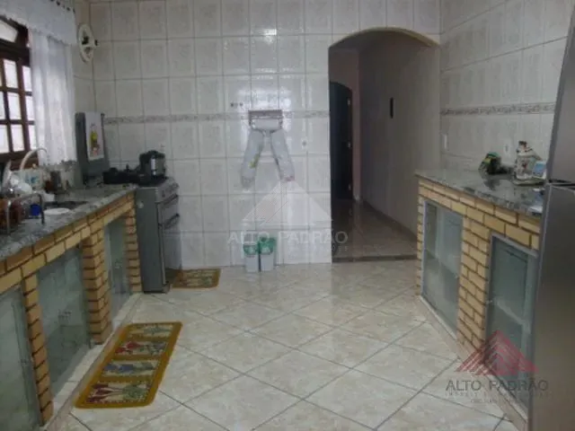 Sobrado com 150m² 3 quartos e 2 banheiros, à venda, no bairro Parque São Vicente em Mauá