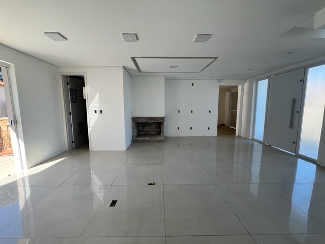 Sobrado com 190m² 3 quartos e 4 banheiros, à venda, no bairro Fragata em Pelotas