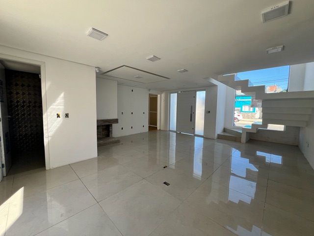 Sobrado com 190m² 3 quartos e 4 banheiros, à venda, no bairro Fragata em Pelotas