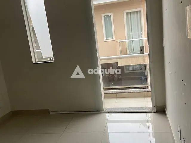 Sobrado com 69m² 2 quartos e 1 banheiro, à venda, no bairro Contorno em Ponta Grossa