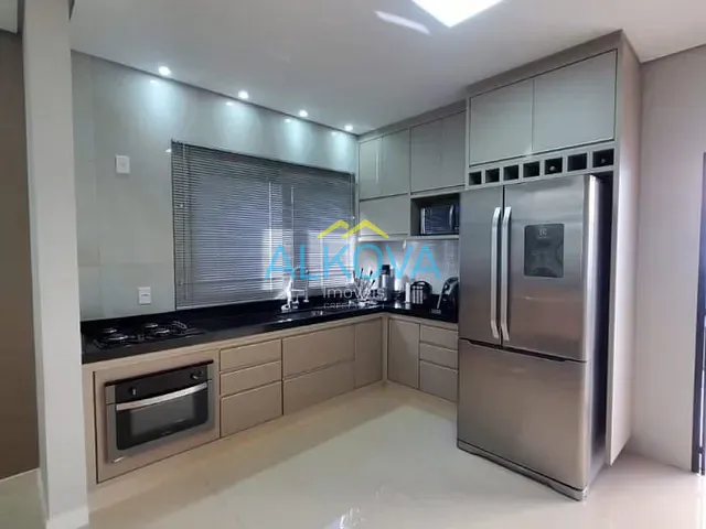 Sobrado com 250m² 3 quartos e 3 banheiros, à venda, no bairro Residencial Colinas em Caçapava