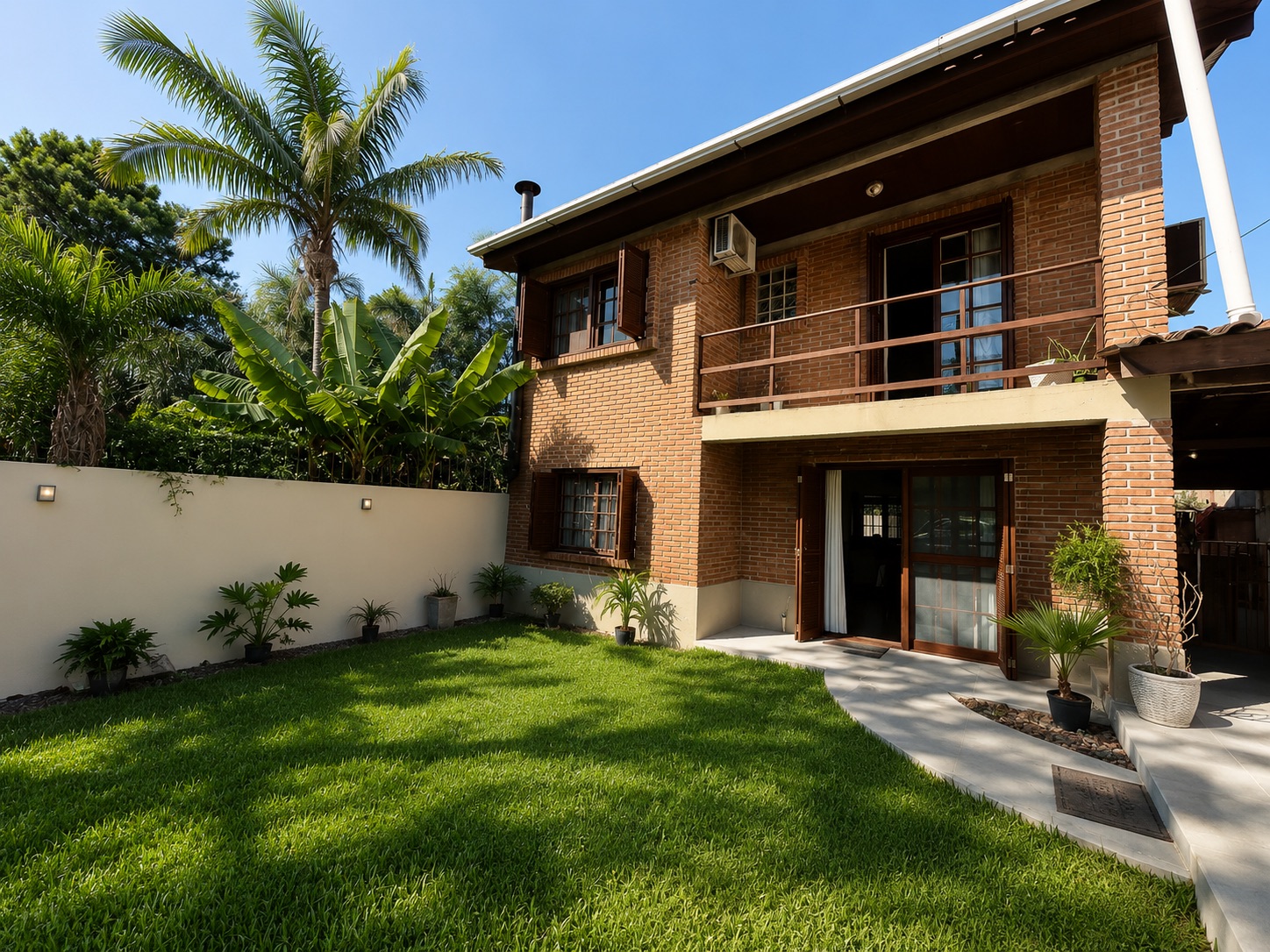 Casa à venda no Recanto de Portugal, Laranjal - 130 m², 2 quartos (sendo 1 suíte), móveis planejados, lareira e amplo pátio com piscina e garagem. - 19