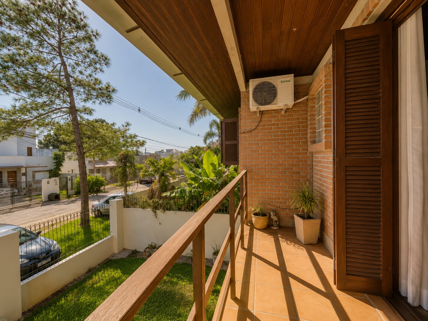 Casa à venda no Recanto de Portugal, Laranjal - 130 m², 2 quartos (sendo 1 suíte), móveis planejados, lareira e amplo pátio com piscina e garagem. - 15