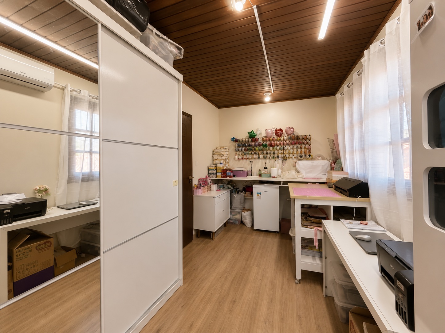 Casa à venda no Recanto de Portugal, Laranjal - 130 m², 2 quartos (sendo 1 suíte), móveis planejados, lareira e amplo pátio com piscina e garagem. - 6