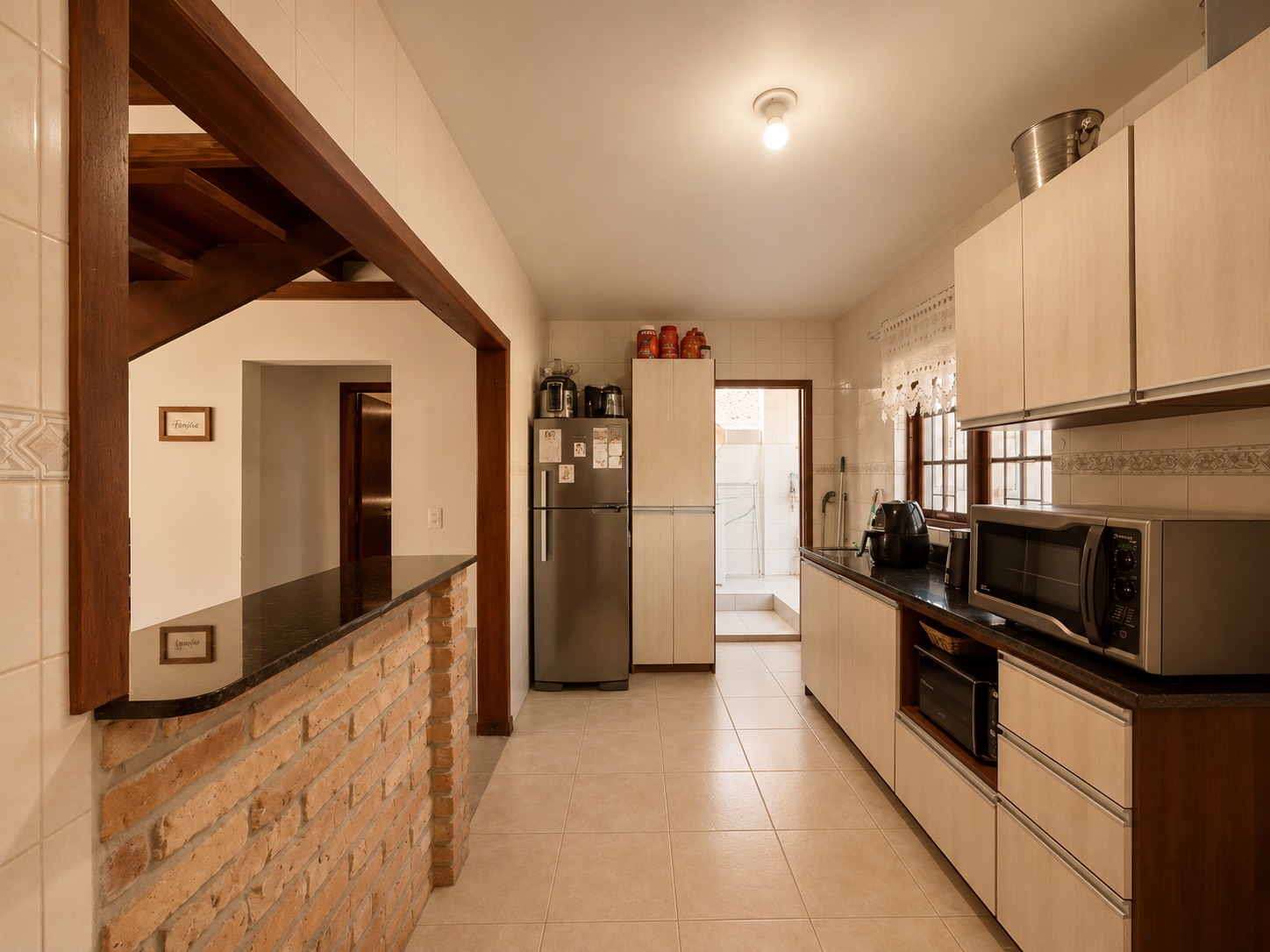 Casa à venda no Recanto de Portugal, Laranjal - 130 m², 2 quartos (sendo 1 suíte), móveis planejados, lareira e amplo pátio com piscina e garagem. - 7