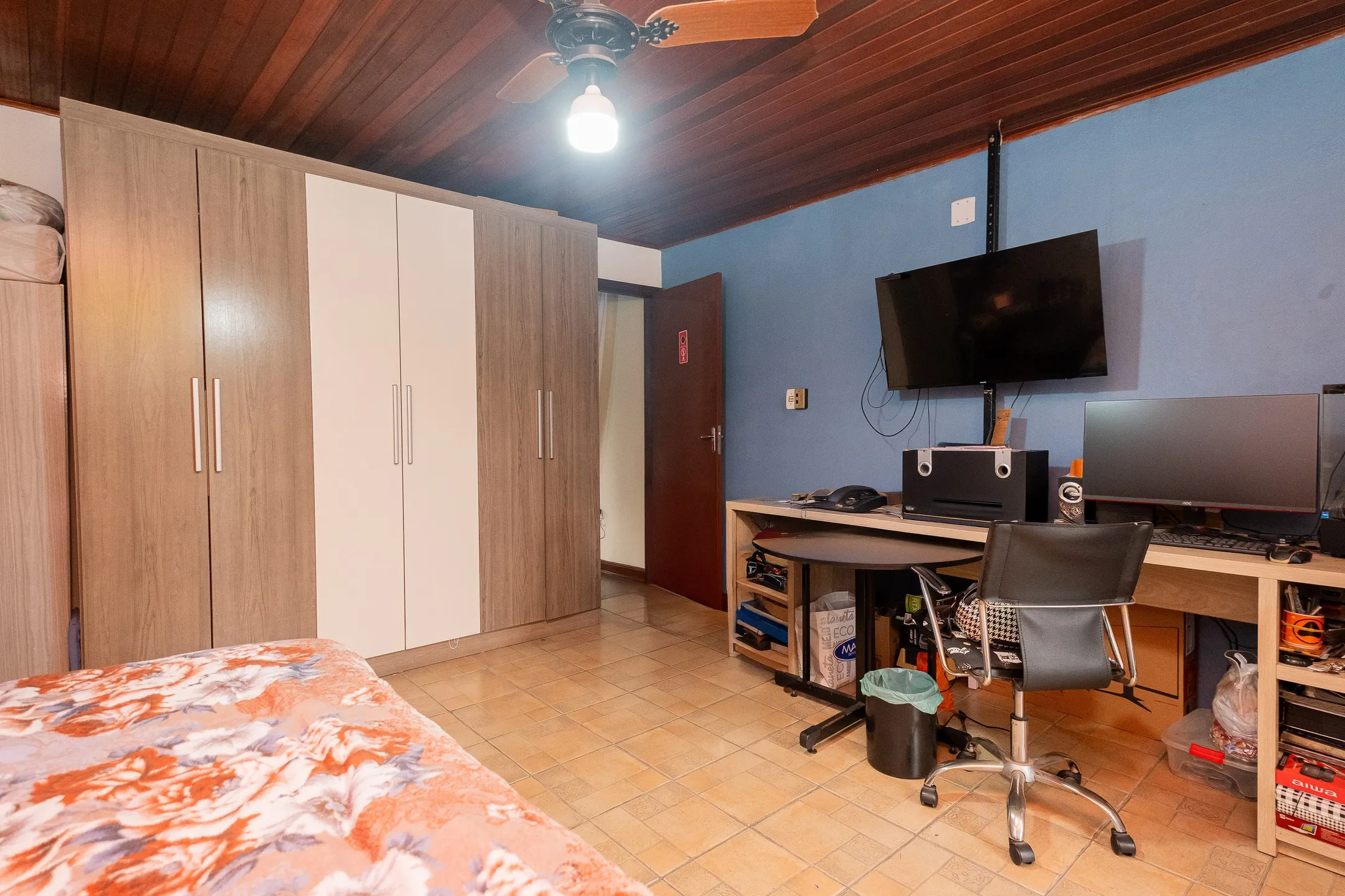 Casa à venda no Areal, Pelotas - 200 m², 2 quartos (sendo 1 suíte), lareira, sacada e espaço gourmet com churrasqueira e garagem. - 12