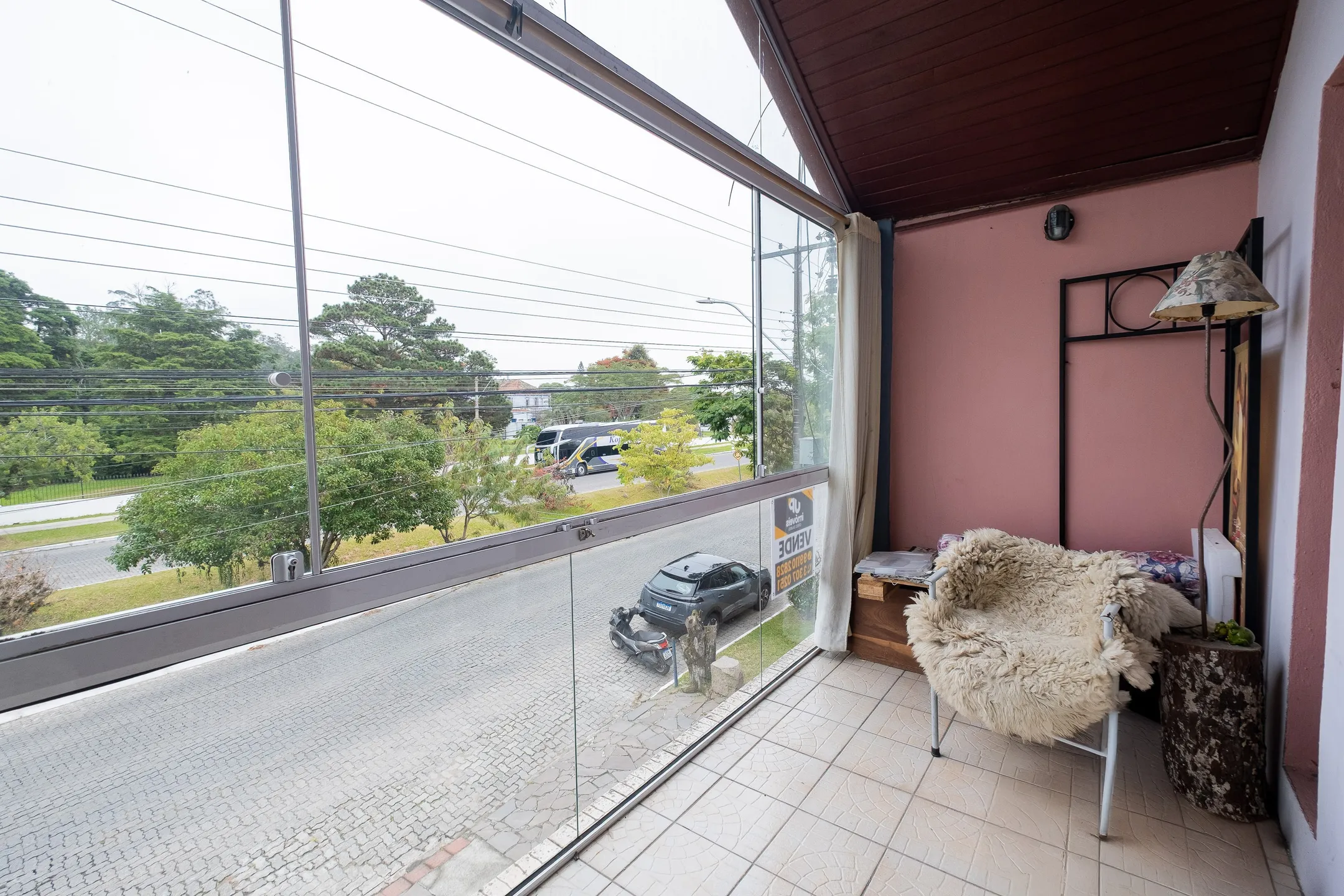 Casa à venda no Areal, Pelotas - 200 m², 2 quartos (sendo 1 suíte), lareira, sacada e espaço gourmet com churrasqueira e garagem. - 13