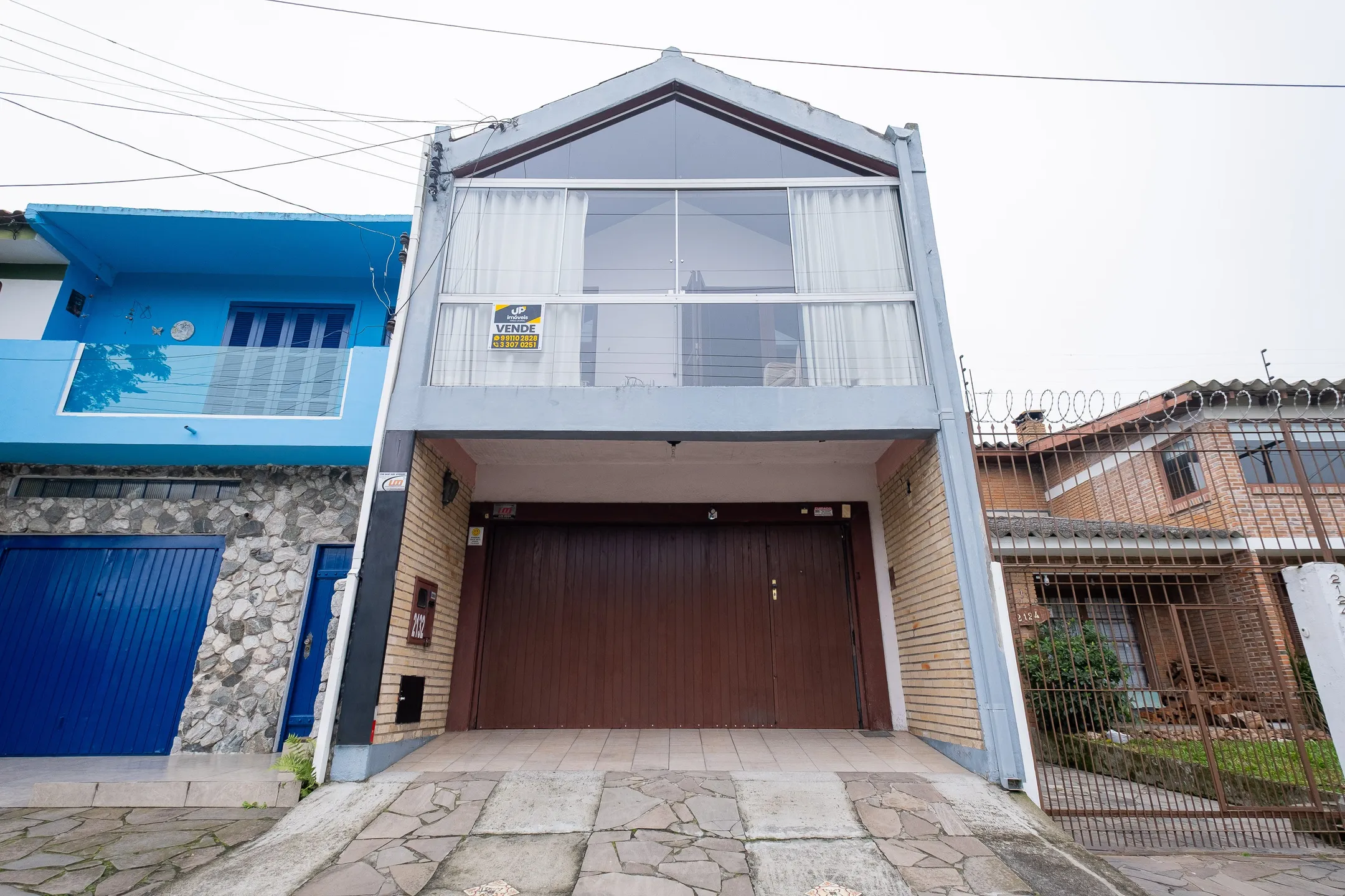 Casa à venda no Areal, Pelotas - 200 m², 2 quartos (sendo 1 suíte), lareira, sacada e espaço gourmet com churrasqueira e garagem. - 16