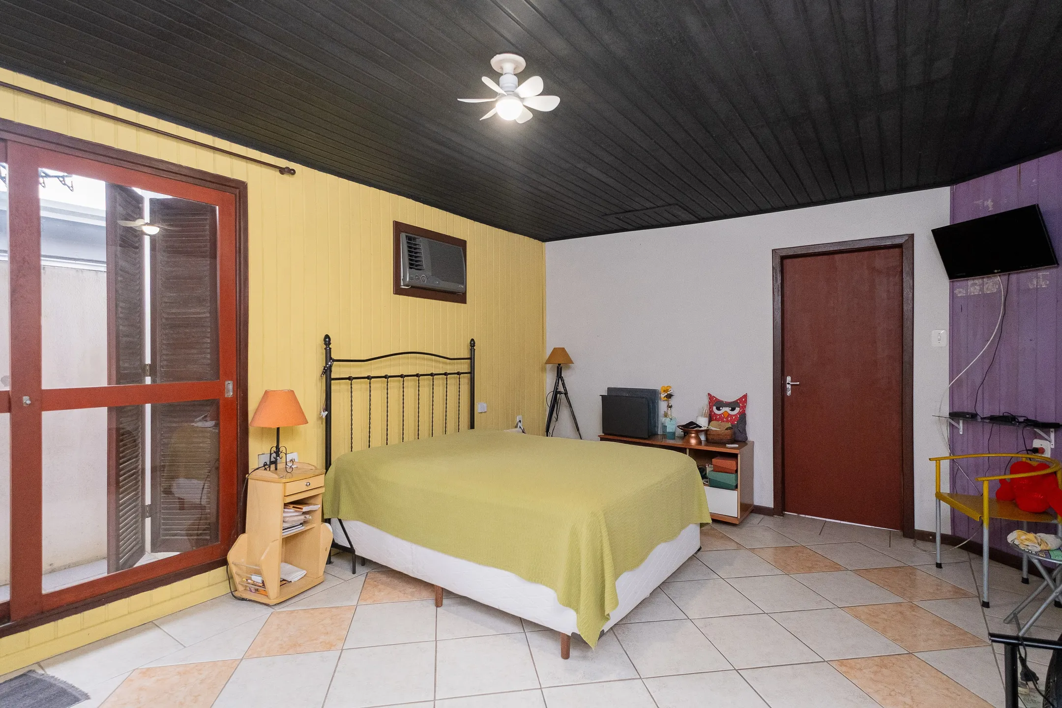 Casa à venda no Areal, Pelotas - 200 m², 2 quartos (sendo 1 suíte), lareira, sacada e espaço gourmet com churrasqueira e garagem. - 6