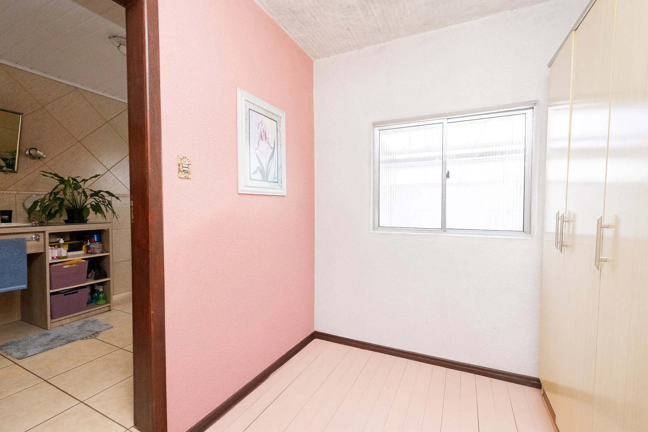 Casa à venda no Areal, Pelotas - 200 m², 2 quartos (sendo 1 suíte), lareira, sacada e espaço gourmet com churrasqueira e garagem. - 8
