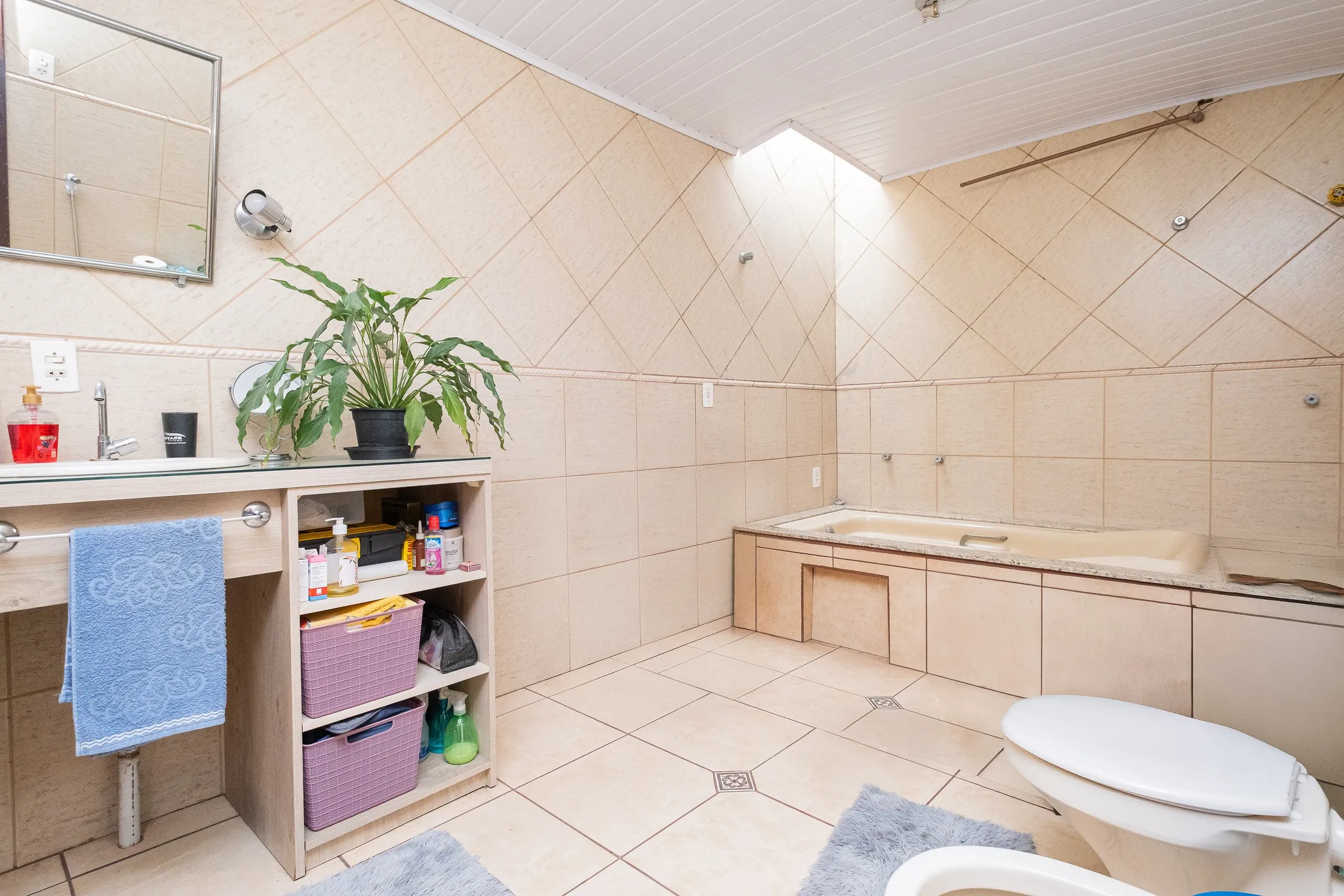 Casa à venda no Areal, Pelotas - 200 m², 2 quartos (sendo 1 suíte), lareira, sacada e espaço gourmet com churrasqueira e garagem. - 9