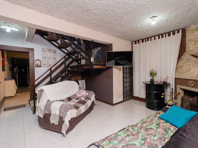 Sobrado com 116m² 2 quartos e 1 banheiro, à venda, no bairro Areal em Pelotas