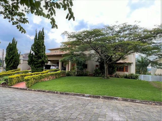 Sobrado com 1151m² 4 quartos e 7 banheiros, à venda, no bairro Jardim Passárgada I em Cotia