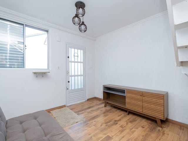 Sobrado com 64m² 2 quartos e 1 banheiro, para alugar, no bairro Areal em Pelotas