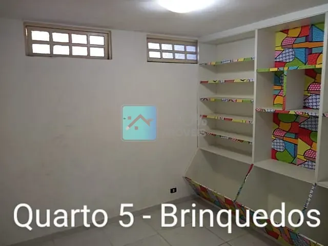 Sobrado com 200m² 5 quartos e 3 banheiros, à venda, no bairro Jardim das Industrias em São José dos Campos