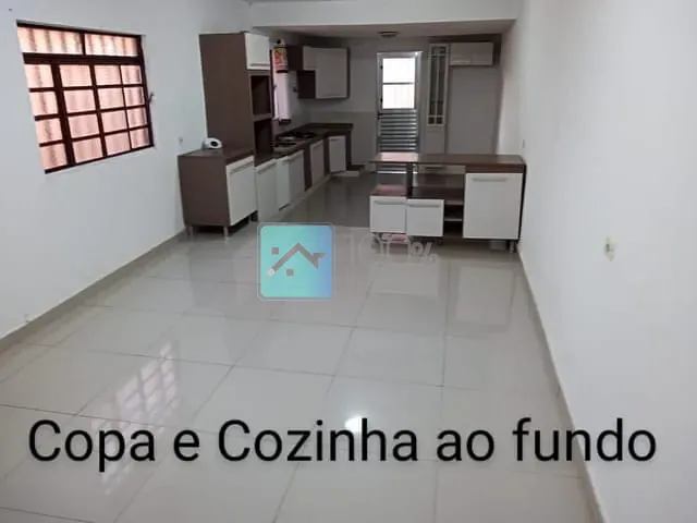 Sobrado com 200m² 5 quartos e 3 banheiros, à venda, no bairro Jardim das Industrias em São José dos Campos