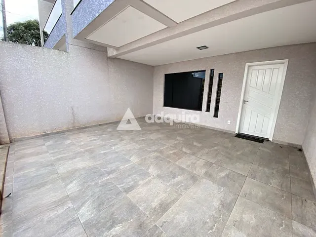 Sobrado 3 quartos e 2 banheiros, à venda, no bairro Uvaranas em Ponta Grossa