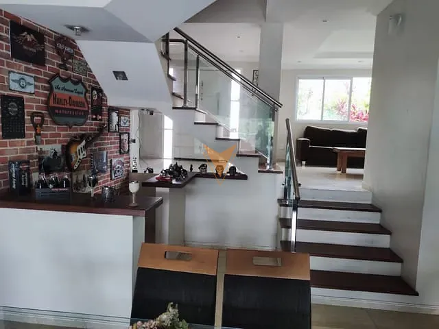 Sobrado com 500m² 4 quartos e 5 banheiros, à venda, no bairro São Fernando Residência em Barueri